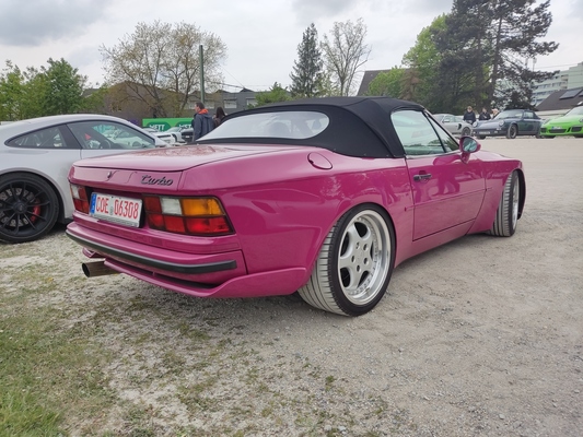Bild Porsche 944 Turbo Cabriolet (1991) in der Farbe "Sternrubin" – Porsche-Treffen Dinslaken 2022