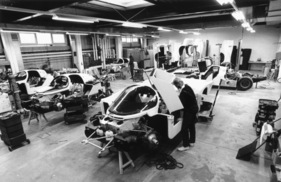Porsche 956 (1982) - Porsche-Entwicklungszentrum in Weissach (Dez 82) - nach dem grossen Erfolg wurde eine kleine Serie für Kundenteams gebaut