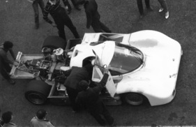 Porsche 956 (1982) - die Le Mans Version bei Testfahrten an den Boxen
