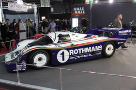 Porsche 956 (1982) - gefahren von Jacky Ickx und Derek Bell - auf dem Stand von Hall & Hall (Rétromobile 2013)