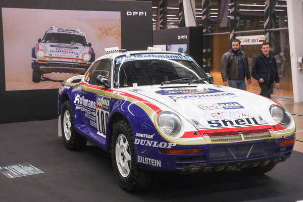 Porsche 959 (1986) - Platz 1 und 2 am Rennen Paris-Dakar 1986 - Rétromobile Paris 2024