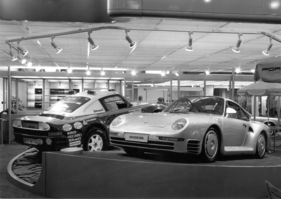 Bild Porsche 959 (1986) - mit elektronisch geregeltem Allradantrieb - Rennwagen und Strassenversion - Genfer Autosalon 1986