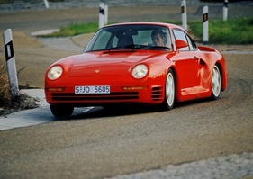 Porsche 959 (1987) – Versuchsfahrt mit Walter Röhrl am Steuer Porsche 959 (1987) – Versuchsfahrt mit Walter Röhrl am Steuer