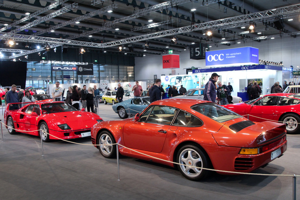 Bild: Porsche 959 (1988) - 450 PS leistete der Stuttgarter Sportwagen, der Ferrari F40 produzierte sogar 478 PS - Sonderschau "Rivalen" an der Bremen Classic Motorshow 2020