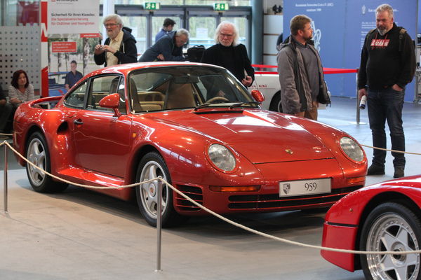 Porsche 959 (1988) - mit 315 km/h war er neun km/h langsamer als sein Gegner Ferrari F40 - Sonderschau "Rivalen" an der Bremen Classic Motorshow 2020