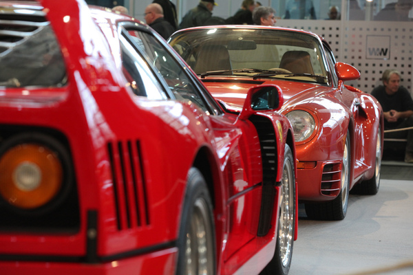 Bild: Porsche 959 (1988) - sechs Zylinder gegen die acht Zylinder des F40 - Sonderschau "Rivalen" an der Bremen Classic Motorshow 2020