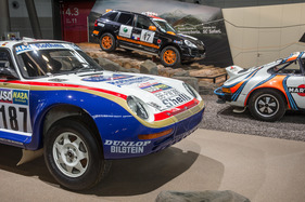 Porsche 959 Paris-Dakar (1986) -zusammen mit 911 SC Rallye und heutigem SUV - Retro Classics Stuttgart 2017