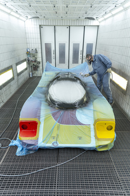 Porsche 962 C (1987) – Bei den Lackierarbeiten.