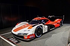 Porsche 963 Musterexemplar (2022) – in der Ausstellung "Porsche Driven by Dreams"