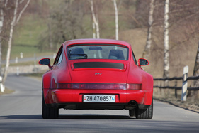 Porsche 964 WTL (1994) - die zusätzliche Breite hilft dem Fahrverhalten Porsche 964 WTL (1994) - die zusätzliche Breite hilft dem Fahrverhalten