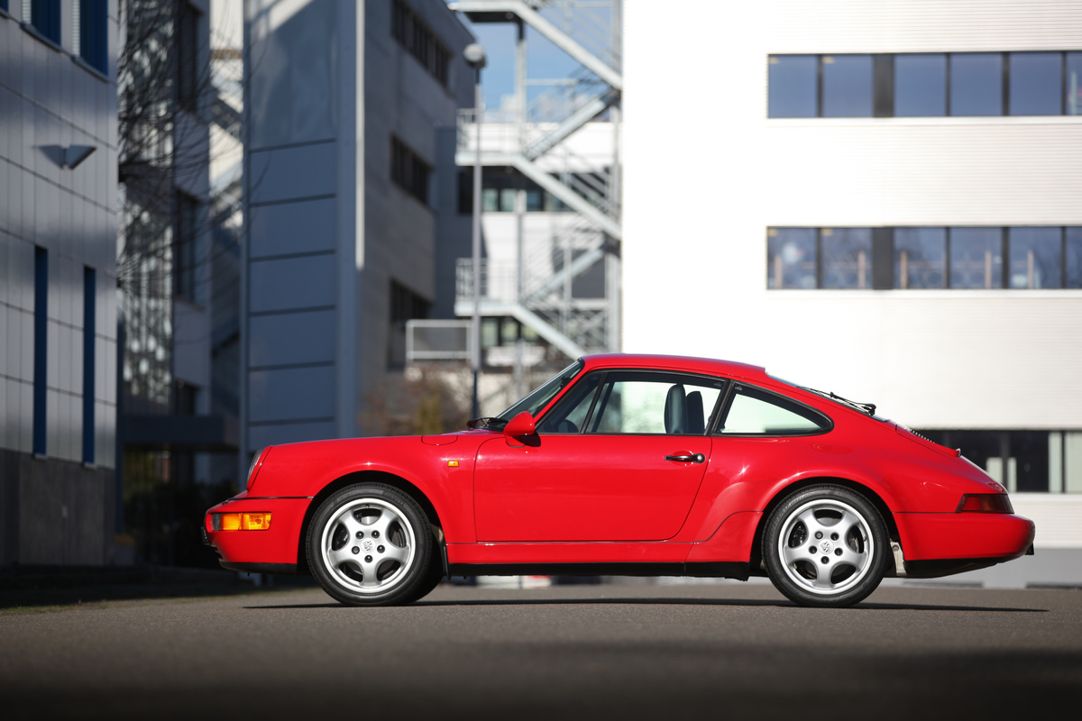 Porsche 964 WTL (1994) - klassische Porsche-Silhouette mit kräftigen Stossfängern