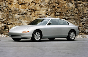 Obwohl in Details wie dem vorderen Lufteinlass noch abweichend, kommt dieses Modell dem endgültigen Entwurf schon sehr nahe.