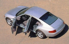 Der Linie kam es zugute, dass die hinteren Sitze deutlich enger zusammengerückt waren als die vorderen – einem bequemen Einstieg eher nicht.