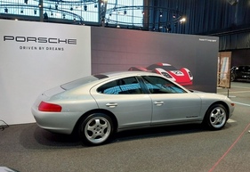 Porsche 989 (1992) – in der Ausstellung "Porsche Driven by Dreams"