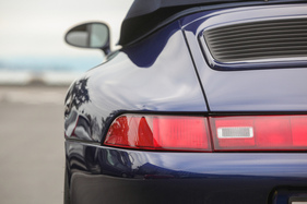 Porsche 993 Cabrio (1995) - der Heckflügel ist perfekt integriert (1995)