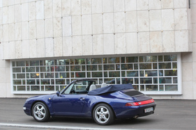 Porsche 993 Cabrio (1995) - die Persenning könnte man noch schöner aufnüpfen