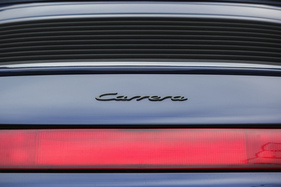 Porsche 993 Cabrio (1995) - schlichter "Carrera"-Schriftzug auf dem Heck