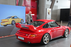 Porsche 993 GT2 - mächtes Flügelwerk - Retro Classics Stuttgart 2015