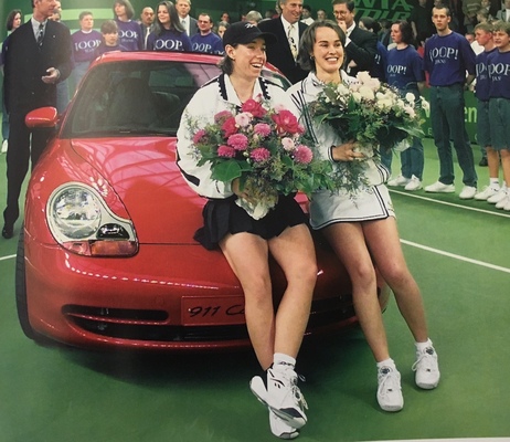 Porsche 996 (1997), als ihn Martina Hingis gewann - der Wagen wird an der Fischer Classic Car Auktion vom 28. Mai 2016 an der Swiss Classic World Luzern angeboten