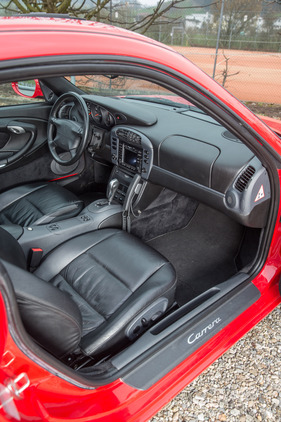 Porsche 996 (1997) - man beachte das riesige Funktelefon