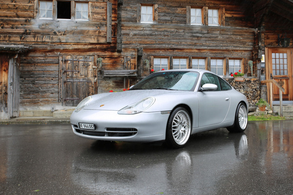 Bild: Porsche 996 Carrera von 2000 - 1. Auktion Klassischer Automobile  der Halder & Stucki GmbH anlässlich der Swiss Classic Car Days am 16. September 2023
