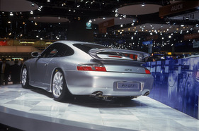 Porsche 996 GT3 (1999) - der erste Porsche GT3 feiert seine Premiere auf dem Automobilsalon in Genf 1999 Porsche 996 GT3 (1999) - der erste Porsche GT3 feiert seine Premiere auf dem Automobilsalon in Genf 1999