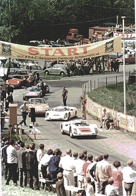 Porsche Carrera 6 (1966) - Die Werksporsche mit Herrmann im Carrera 6 und Mitter im 910/8 Coupé am Start in Freiburg im Jahr 1966
