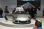 Image: Porsche Carrera GT (2003) - The Carrera GT accelerates from zero to 200 km/h in just 9.9 seconds and reaches a top speed of 330 km/h