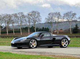 Porsche Carrera GT (2005) - Lot 158 an der Bonhams Versteigerung "Les Grandes Marques du Monde à Paris" am 1. Februar 2024