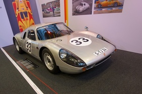 Porsche Carrera GTS (1964) – in der Ausstellung "Porsche Driven by Dreams"