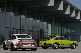 Porsche Carrera RS 2.7 (1973) - ähnlich und trotzdem sehr verschieden (links der Porsche Carrera RS 3.0 von 1974)