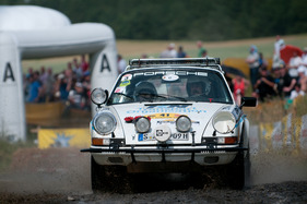 Porsche Carrera RS 2.7 (Kühne und Nagel) Gruppe 4 (1974) in der Gruppe «40 Jahre Rallyeweltmeisterschaft» am Eifel Rallye Festival 2013