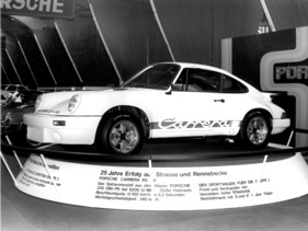 Porsche Carrera RS 3.0 - Hochleistungsversion mit 230 PS und neuartigem Heckspoiler mit Gummirand - am Genfer Automobilsalon 1974