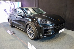Porsche Cayenne Turbo E-Hybrid Coupé GT-pack (2023) – in der Ausstellung "Porsche Driven by Dreams"