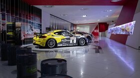 Porsche Cayman GT4 Clubsport – Sonderausstellung "Raceborn – 75 Jahre Porsche Motorsport" Porsche Cayman GT4 Clubsport – Sonderausstellung "Raceborn – 75 Jahre Porsche Motorsport"