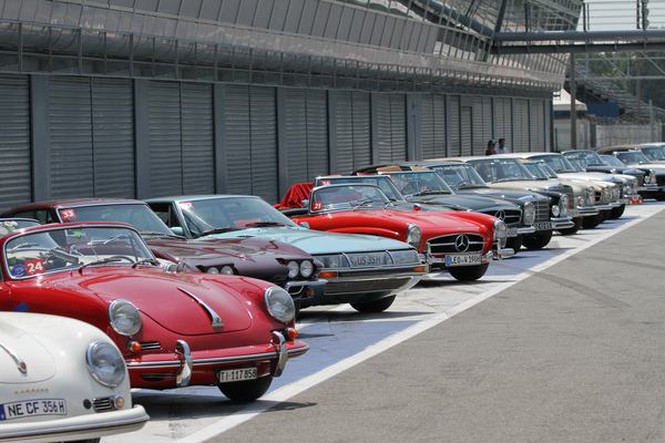 Porsche, Chevrolet, Citroën und viele Mercedes in Monza - Passione Caracciola 2017
