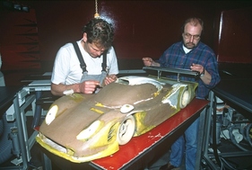 Porsche GT1 (1998) – Dank der neuen GT1-Regeln waren Porsches Designer nicht länger an Serientechnik gebunden, sondern konnten die Form ganz auf den Motorsport ausrichten