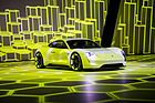 Bild: Porsche Mission E (2015) - Der Viertürer mit vier Einzelsitzen verfügt über eine Systemleistung von mehr als 440 kW (600 PS) und eine Reichweite von 500 Kilometern