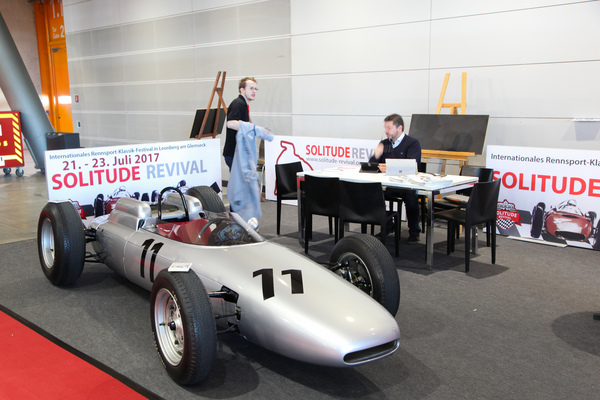 Porsche Monoposto der Sechzigerjahre wirbt für das kommende Solitude Revival - Retro Classics Stuttgart 2017