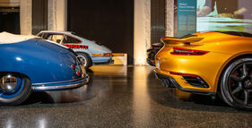 Porsche-Paare von damals und heute im Vergleich - Sonderausstellung „Mission: Future Heritage“ im Automuseum Prototyp 2025