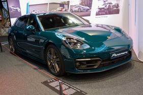 Porsche Panamera 4 E-Hybrid Sport Turismo Platinum Edition (2023) – in der Ausstellung "Porsche Driven by Dreams"
