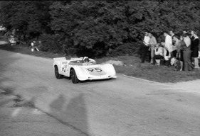 Porsche Prototyp (1968) - Gerhard Mitter im offenen Porsche 910 Prototyp beim Gaisbergrennen 1968