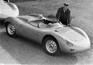 Porsche RSK (1960) - ein fertiggesteller Rennwagen wird herausgerollt