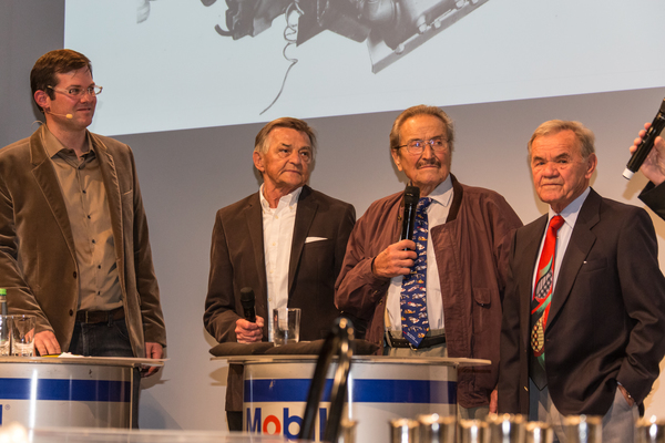 Porsche Soundnacht 2016 - Mit dem Motorenkonstrukteur Hans Mezger, dem Entwicklungschef Valentin Schäfer und dem Rennmechaniker Egon Alber stand die halbe Rennmanschaft von Porsche aus dem Jahr 1962 auf der Bühne.