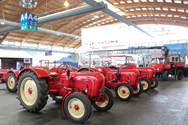 Porsche-Traktoren in Reih' und Glied - Motorworld Classics Bodensee 2019