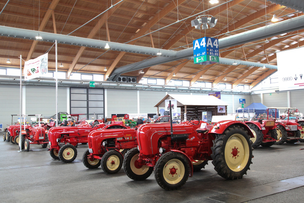 Porsche-Traktoren in Reih' und Glied - Motorworld Classics Bodensee 2019