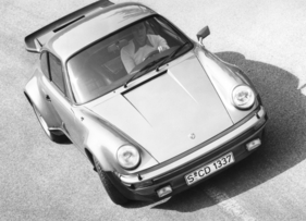 Porsche Turbo (1975) - breite Backen und Heckflügel