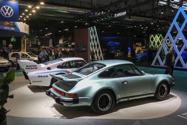 Porsche Turbo (1975) - frühes Dreilitermodell auf dem Porsche-Stand - Rétromobile Paris 2024