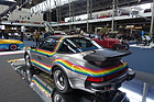 Bild: Porsche Turbo bb "Rainbow" (1976) – Targa von Buchmann mit weltberühmter Farbgebung – German Tuners from the '80s and '90s – Autoworld Brüssel 2025