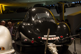 Porsche Typ 64 (1939) - die Abgase werden abgeführt Porsche Typ 64 (1939) - die Abgase werden abgeführt